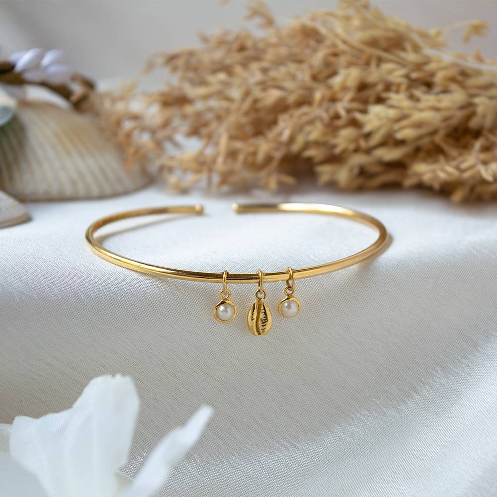 Oceanic Pearl & Cowrie Shell 18K Gold Flexible Bangle : GHCSBG-7152