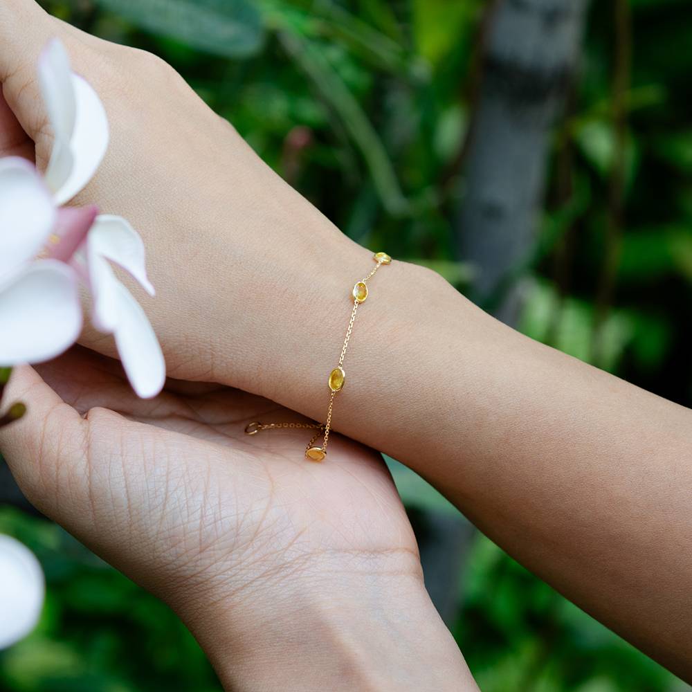 Golden Radiance Yellow Sapphire 18K Gold Bracelet : GHCSBGIG-7313
