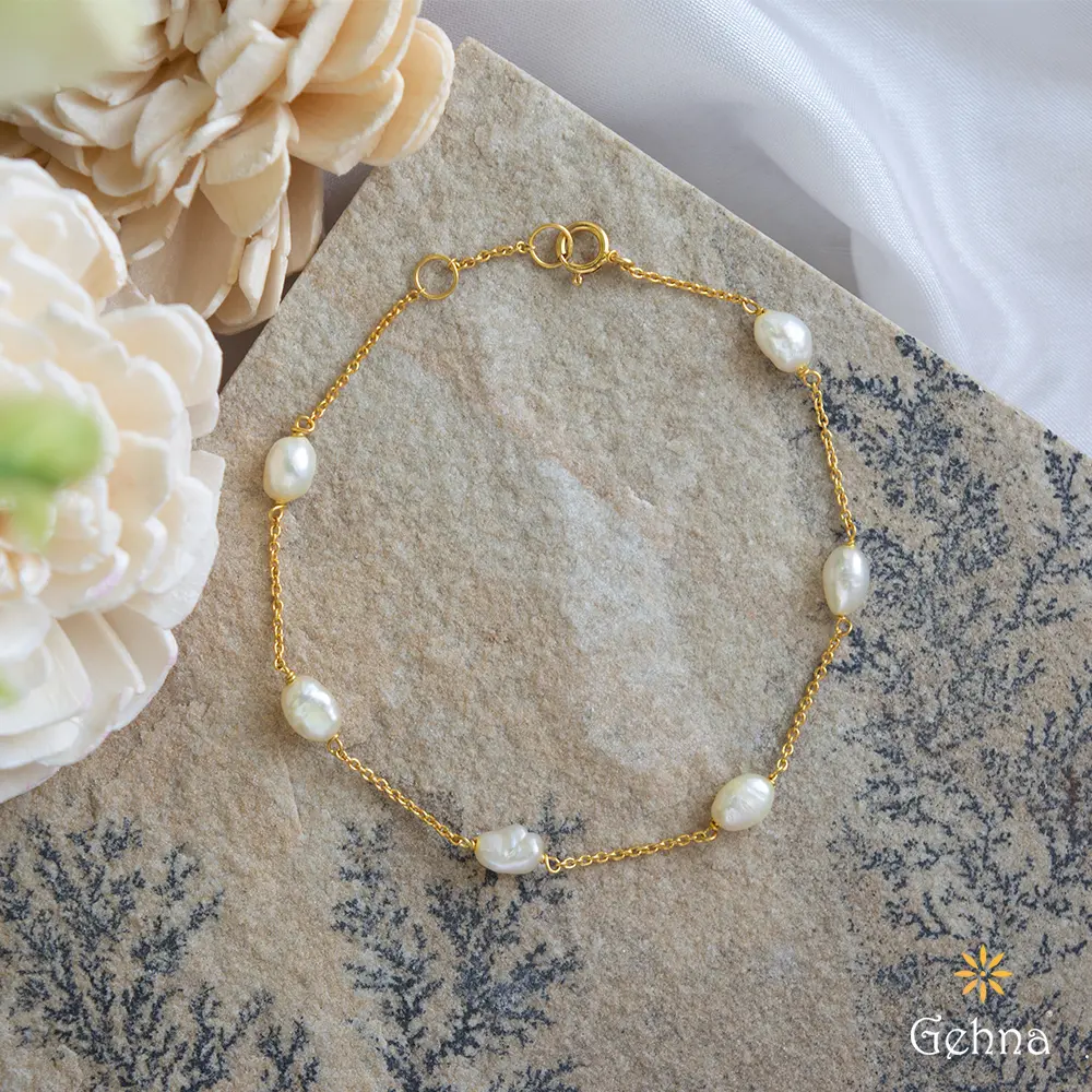 Ivory Pearl 18K Gold Bracelet : GHCUCSBG-4164