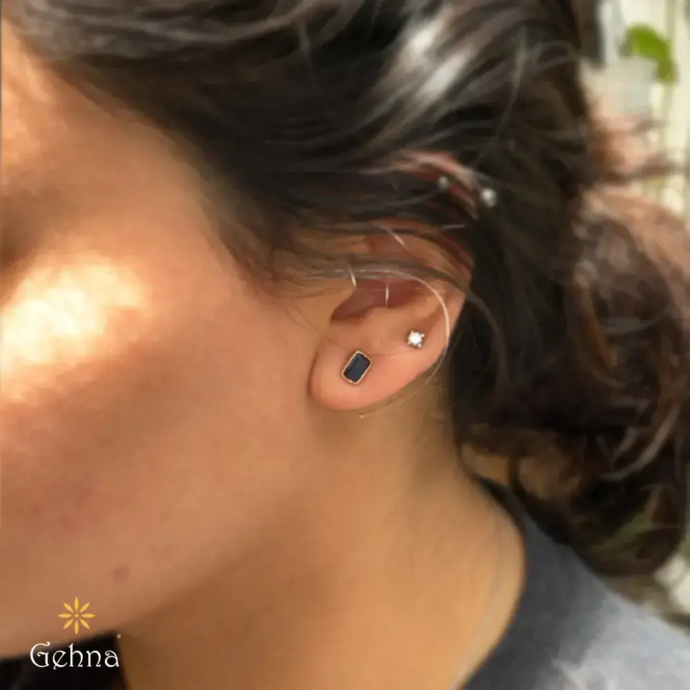 Beautiful Blue Sapphire 18K Gold Stud Earrings : GHCUCSERRR-3702