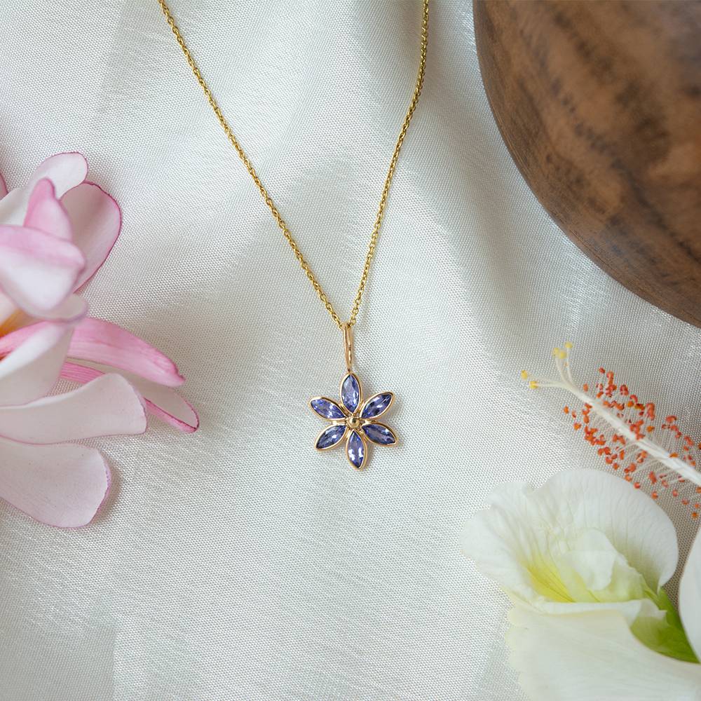 Bloomy Tanzanite 18K Gold Pendant : GHCUCSPERR-6362