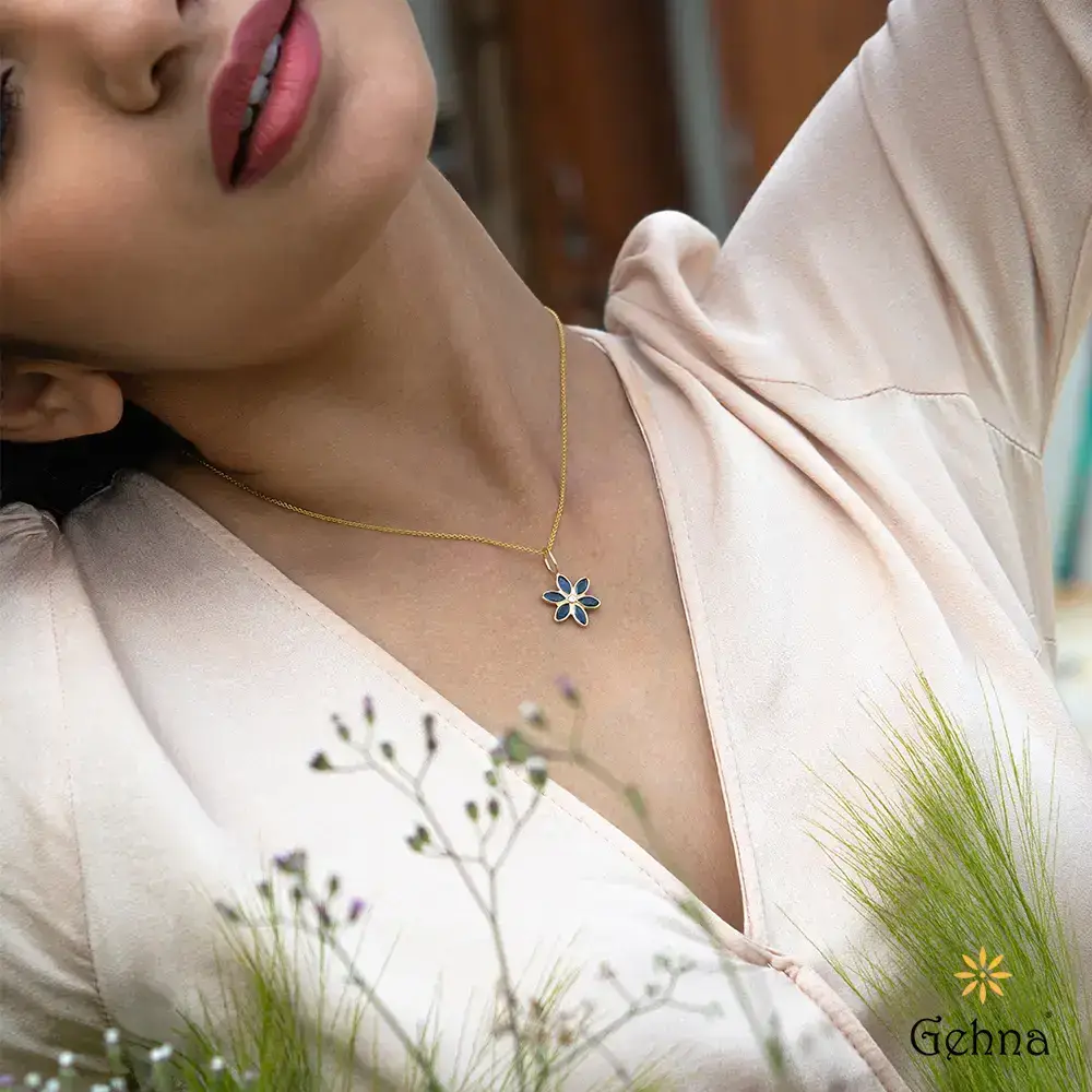 Floret Diamond And Blue Sapphire 18K Gold Pendant : GHDICSPERR-4995