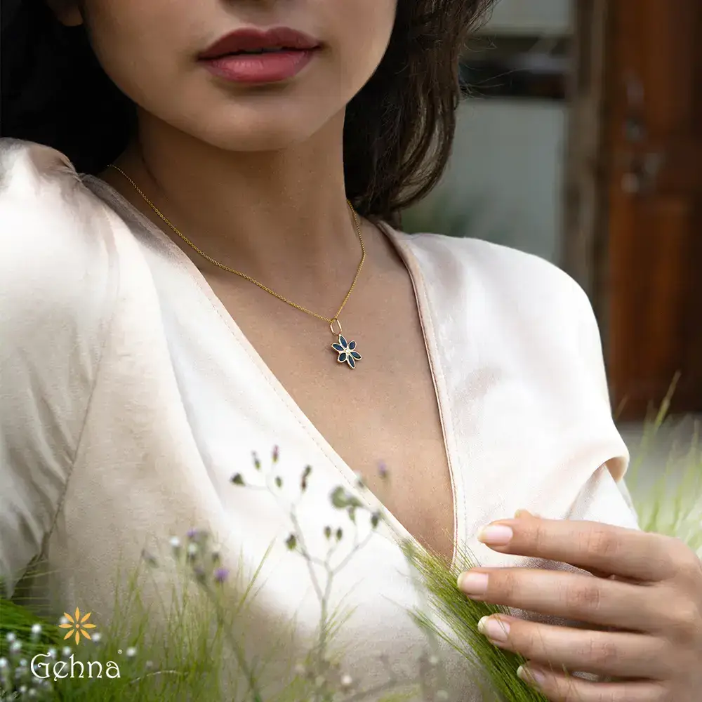 Floret Diamond And Blue Sapphire 18K Gold Pendant : GHDICSPERR-4995