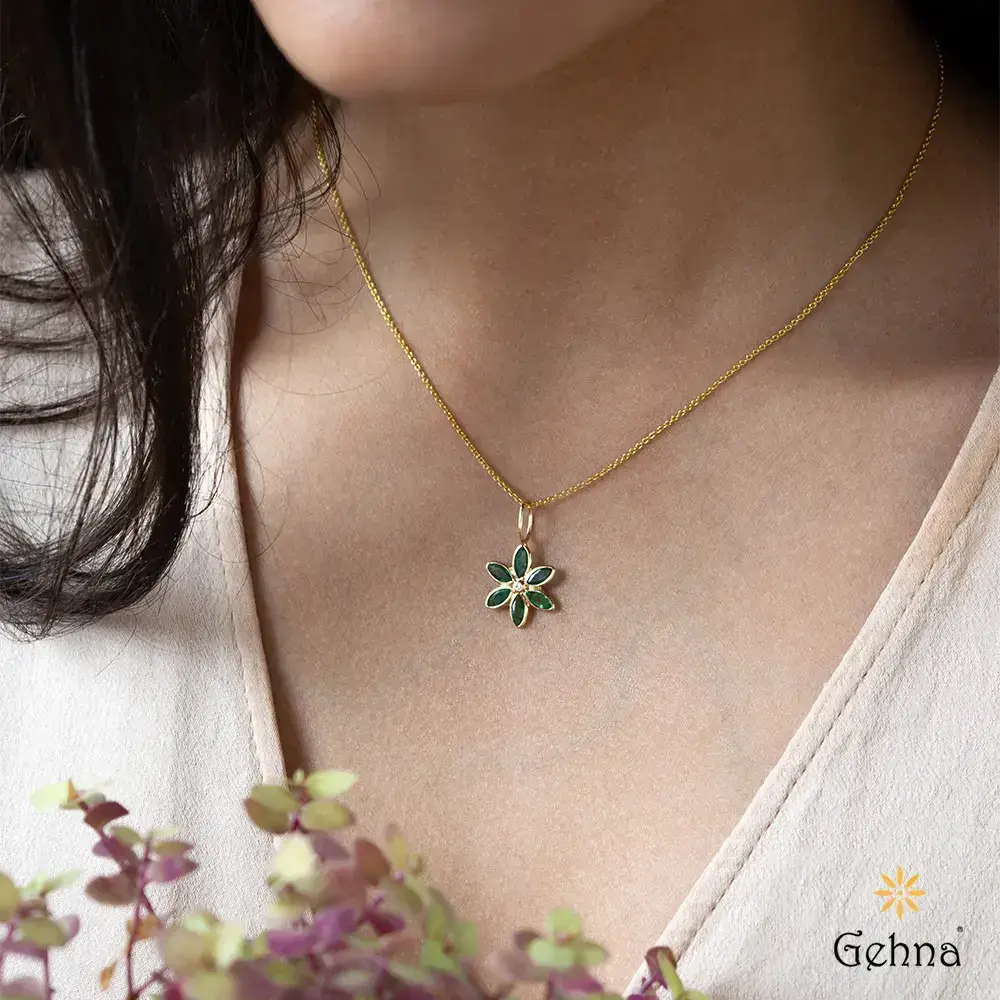 Emerald And Diamond 18K Pendant : GHDICSPERR-4998