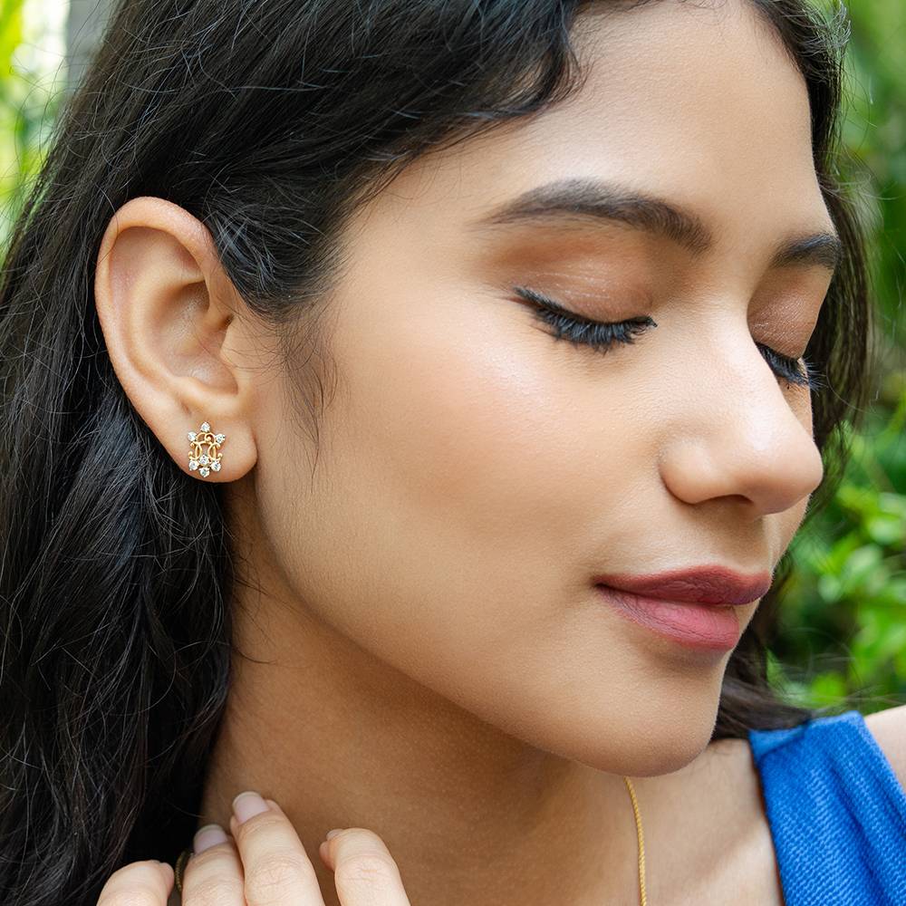 Alpana Diamond 18K Gold Stud Earrings : GHDIERVB-7306