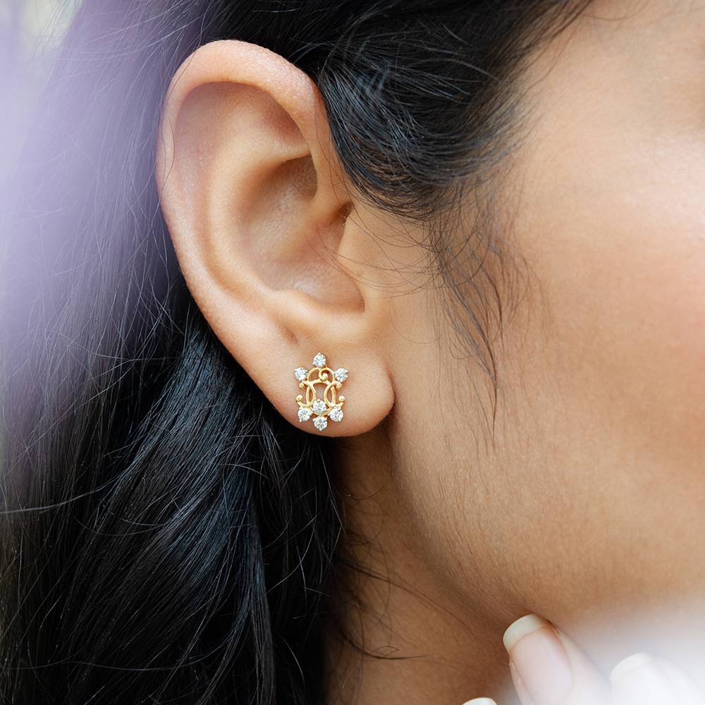 Alpana Diamond 18K Gold Stud Earrings : GHDIERVB-7306
