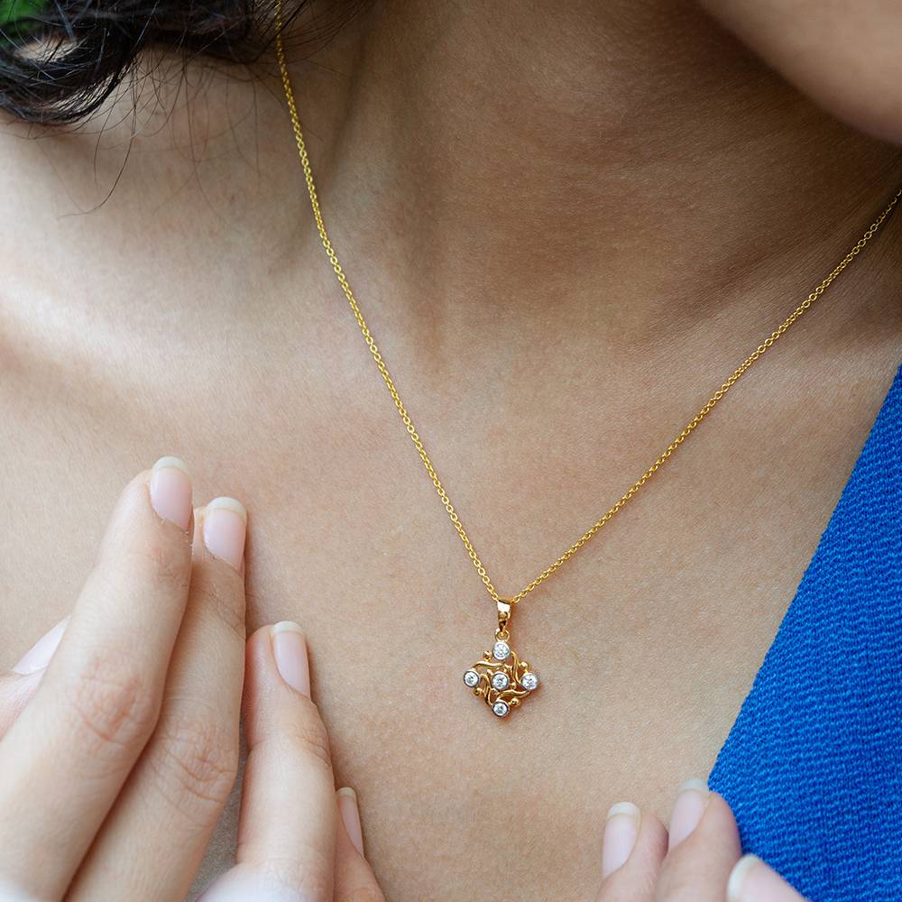 Rangoli Diamond 18K Gold Pendant : GHDIPEVB-7319