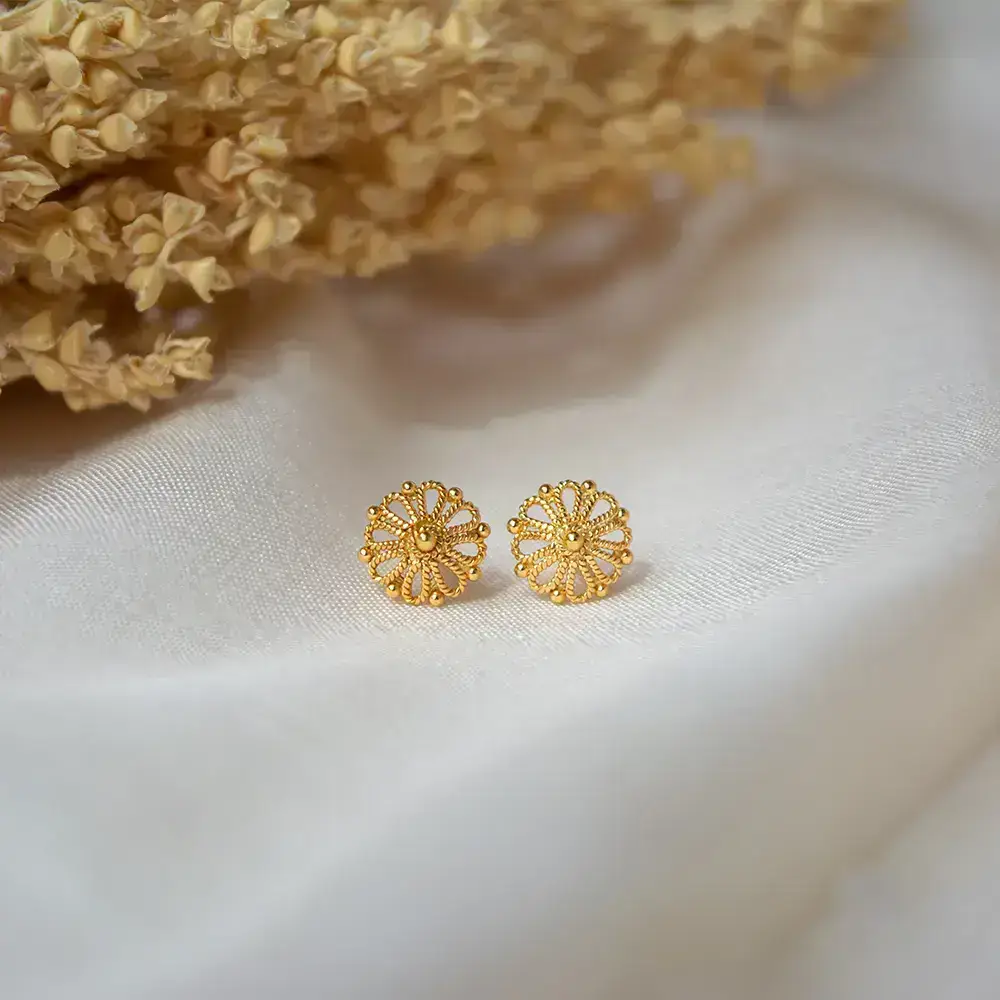 Involute Filigree 18K Gold Stud Earrings : GHER-4763