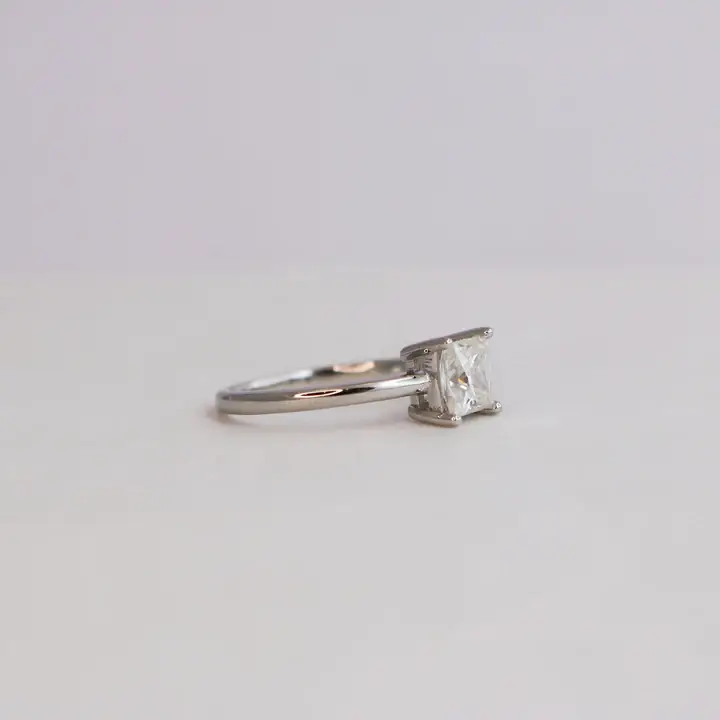 Jazzy?S 1Ct Moissanite Solitaire Ring : GJRG0004