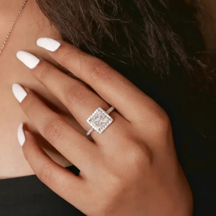 Artisan 1.6Ct Moissanite Halo Ring : GJRG0018