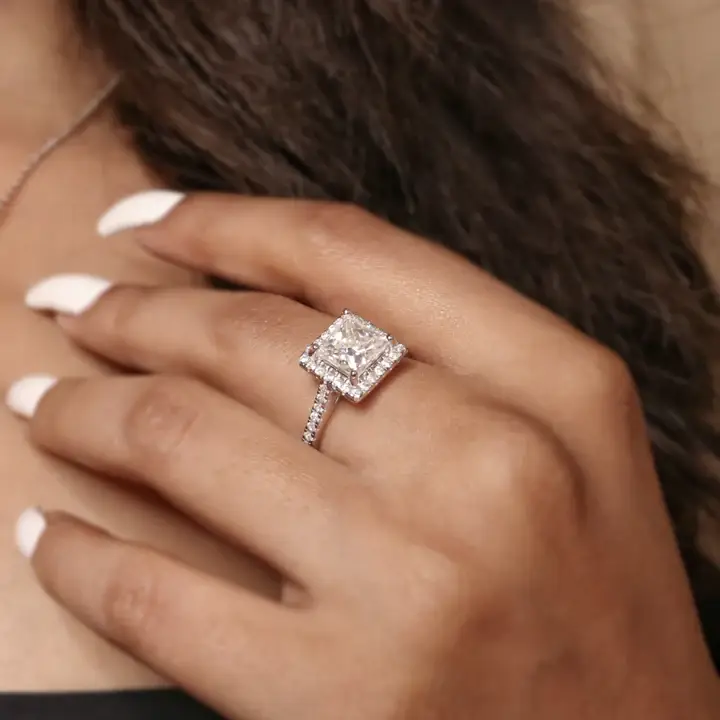Artisan 1.6Ct Moissanite Halo Ring : GJRG0018