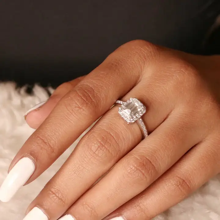 Vertex 1.6Ct Moissanite Halo Ring : GJRG0019