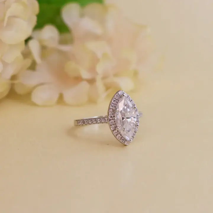 Glittering 2.60Ct Moissanite Halo Ring : GJRG0020