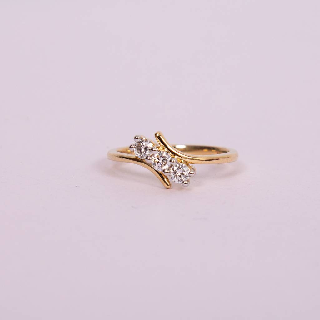 Tridevi - Diagonal Lab Grown Diamond Ring : GL14GLR1400A