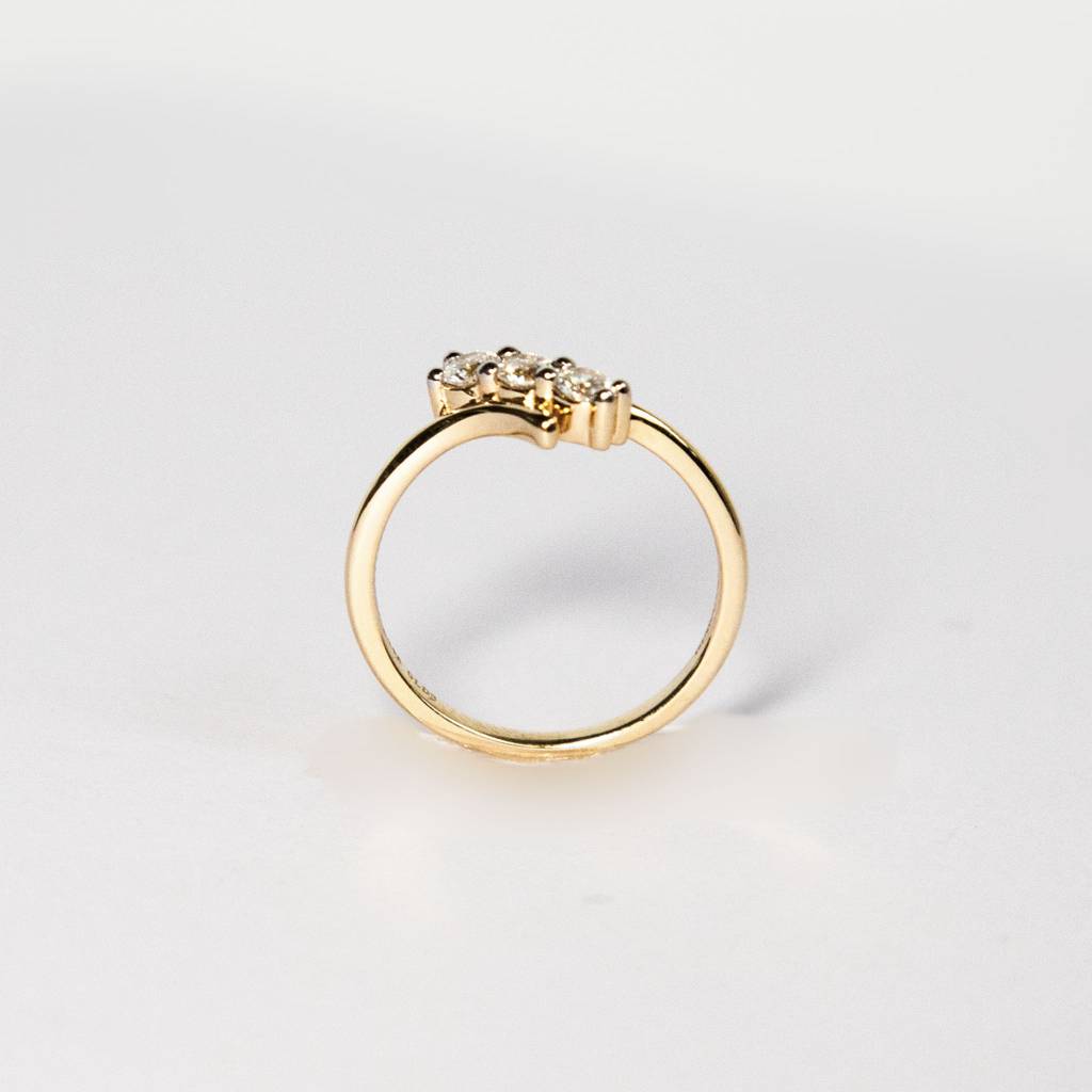 Tridevi - Diagonal Lab Grown Diamond Ring : GL14GLR1400A