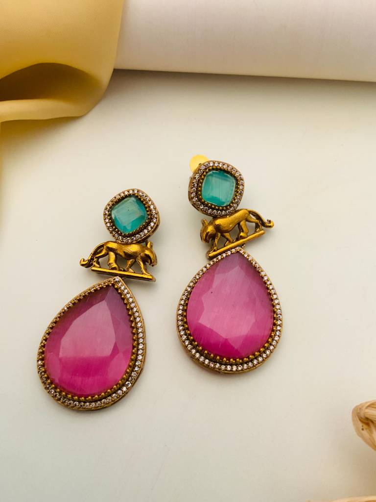 Charming Dualtone Earring : GPEarringWolfPink