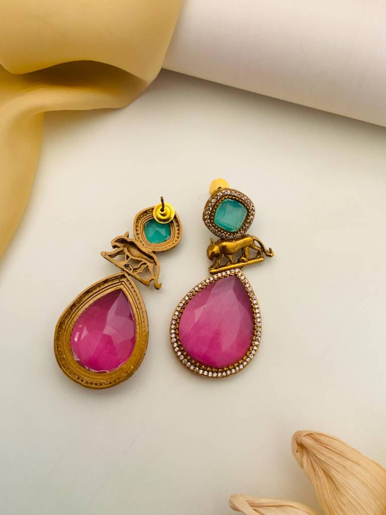 Charming Dualtone Earring : GPEarringWolfPink