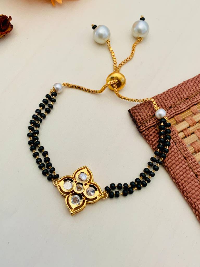 Gold Plated White Flower Kundan Hand Mangalsutra : GPHMFlowerCube
