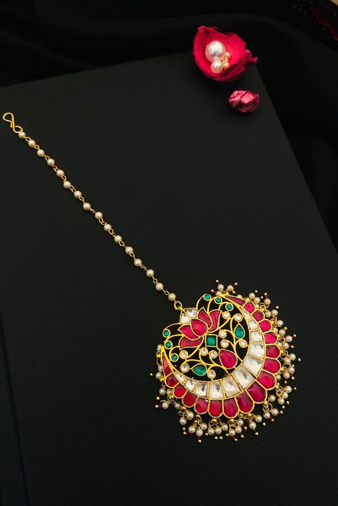 Demanding Pachi Kundan Gold Plated Maangtikka : GPMGPKPadmaSquare