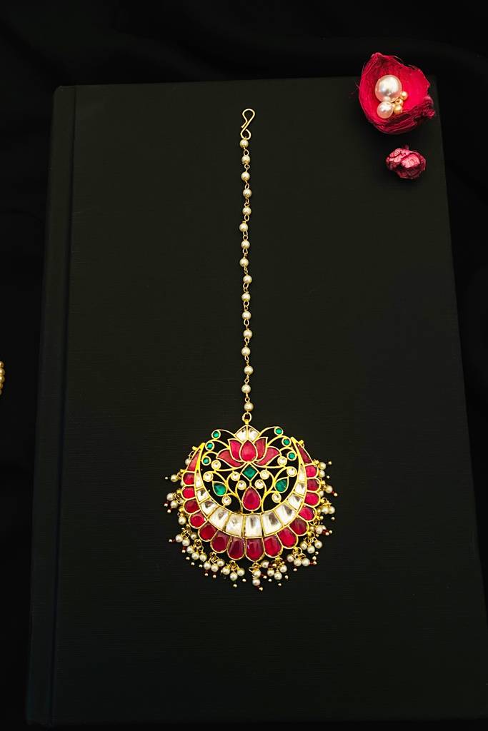 Demanding Pachi Kundan Gold Plated Maangtikka : GPMGPKPadmaSquare