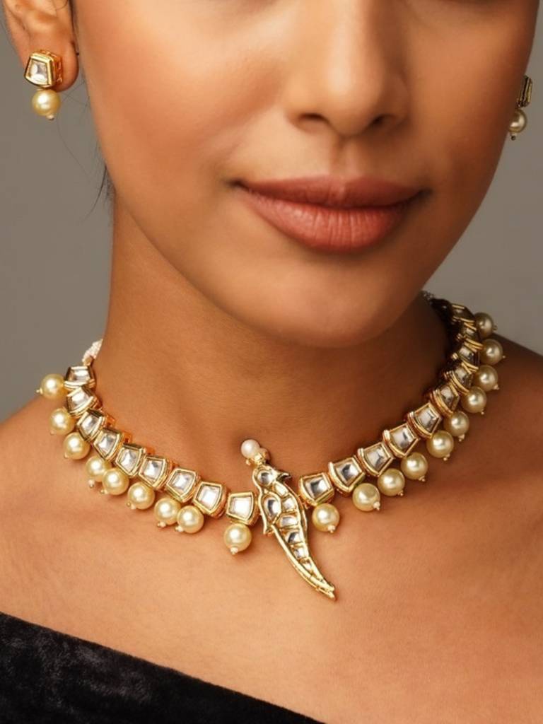 Polki Kundan Necklace With Pair Of Earrings-Gpnckundanparrotr01 : GPNCKundanParrotR01