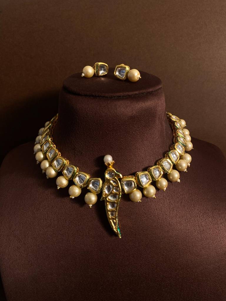 Polki Kundan Necklace With Pair Of Earrings-Gpnckundanparrotr01 : GPNCKundanParrotR01