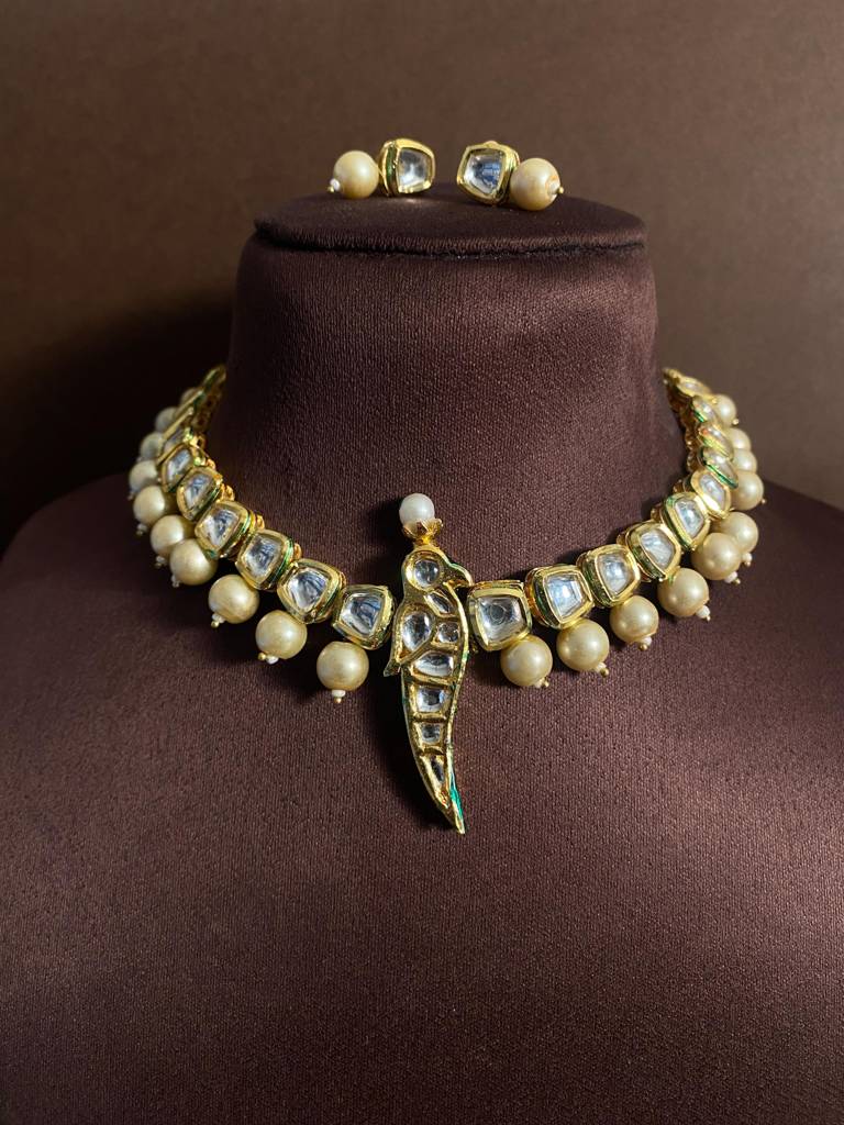 Polki Kundan Necklace With Pair Of Earrings-Gpnckundanparrotr01 : GPNCKundanParrotR01