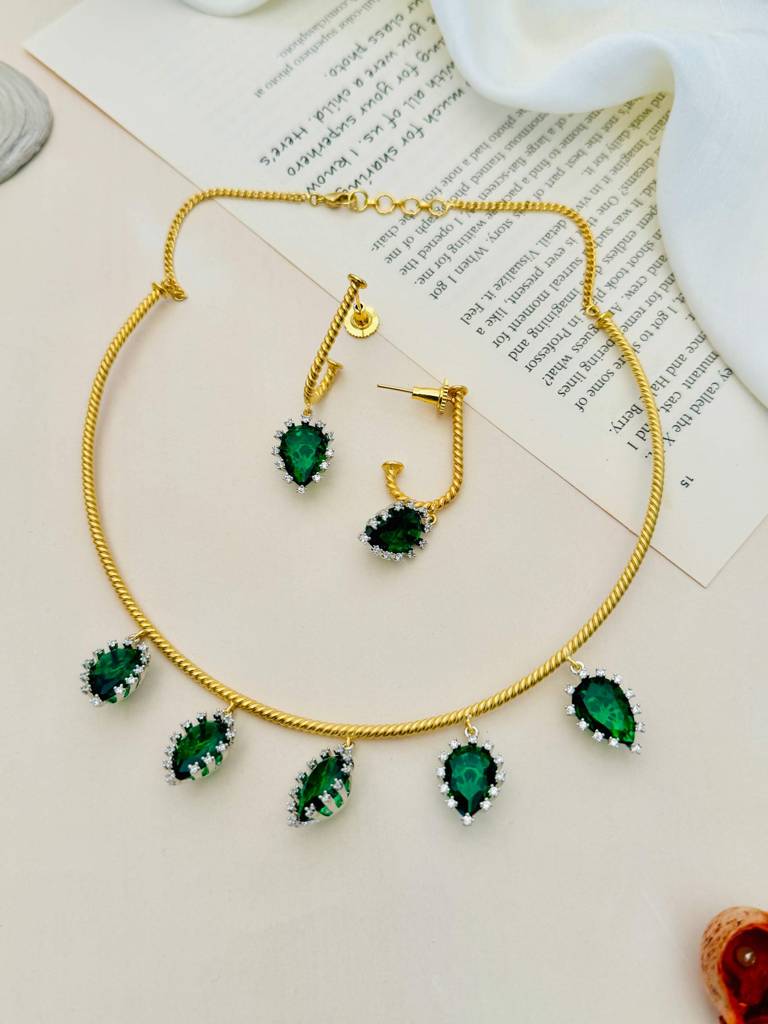 Sophisticated Gold Plated American Diamond Hasli Necklace-Gpsjhaslimajorgreenr01 : GPSJHasliMajorGreenR01