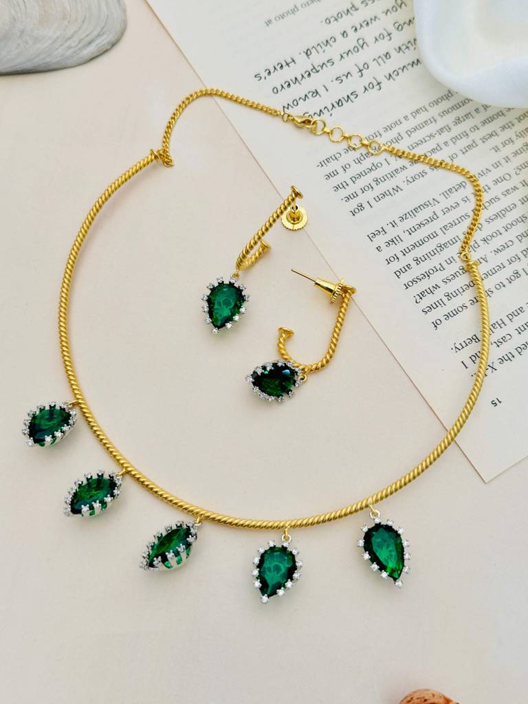 Sophisticated Gold Plated American Diamond Hasli Necklace-Gpsjhaslimajorgreenr01 : GPSJHasliMajorGreenR01