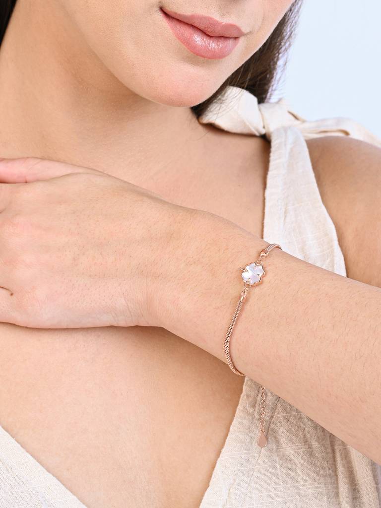 Rose Gold-Toned Mesh Bracelet With Four-Leaf Clover Charm : GQLB1341