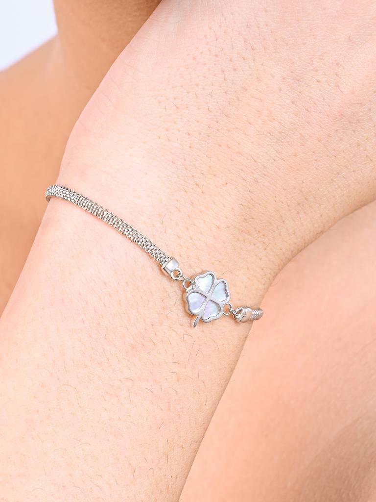 Silver-Toned Four-Leaf Clover Mesh Bracelet : GQLB1370