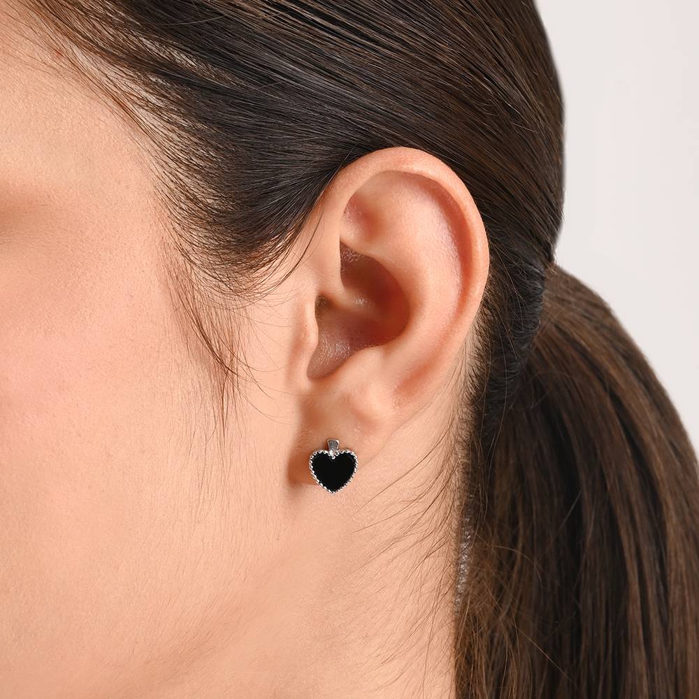 Beaded Edge Heart Stud Earrings : GUER1035