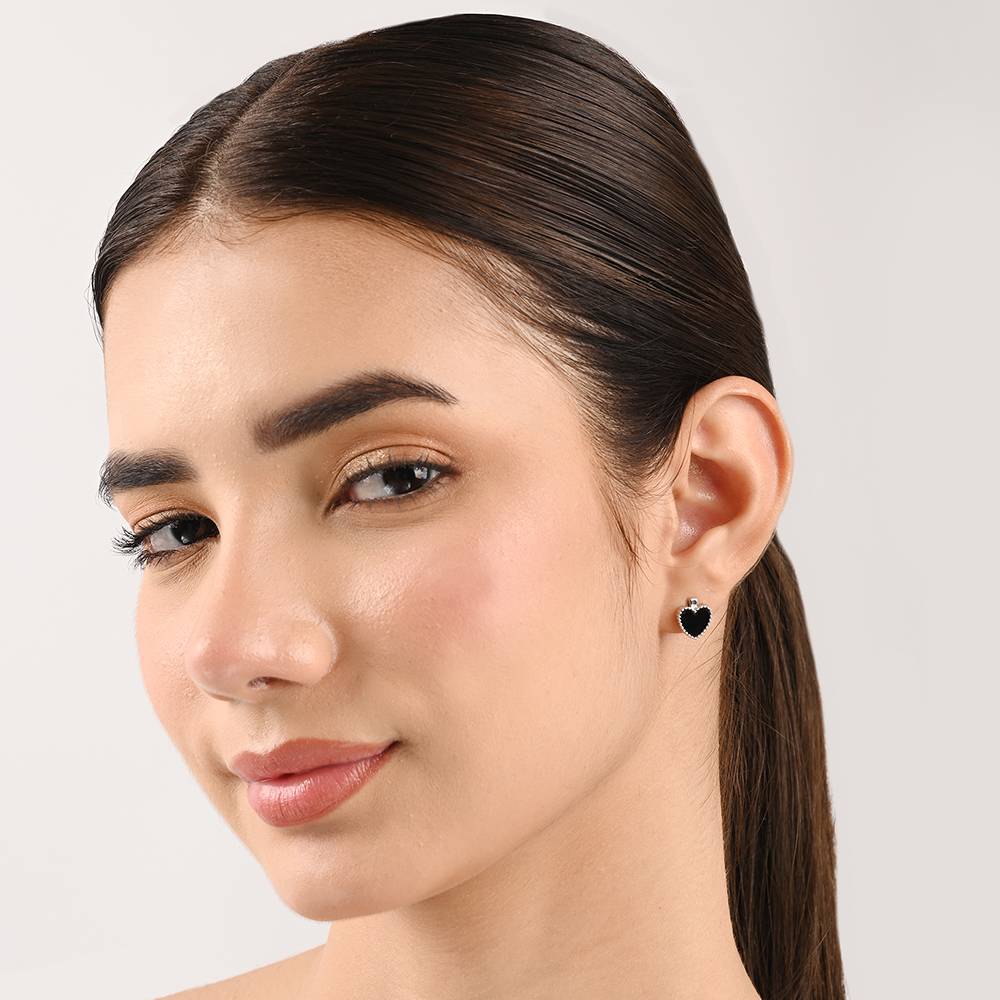 Beaded Edge Heart Stud Earrings : GUER1035