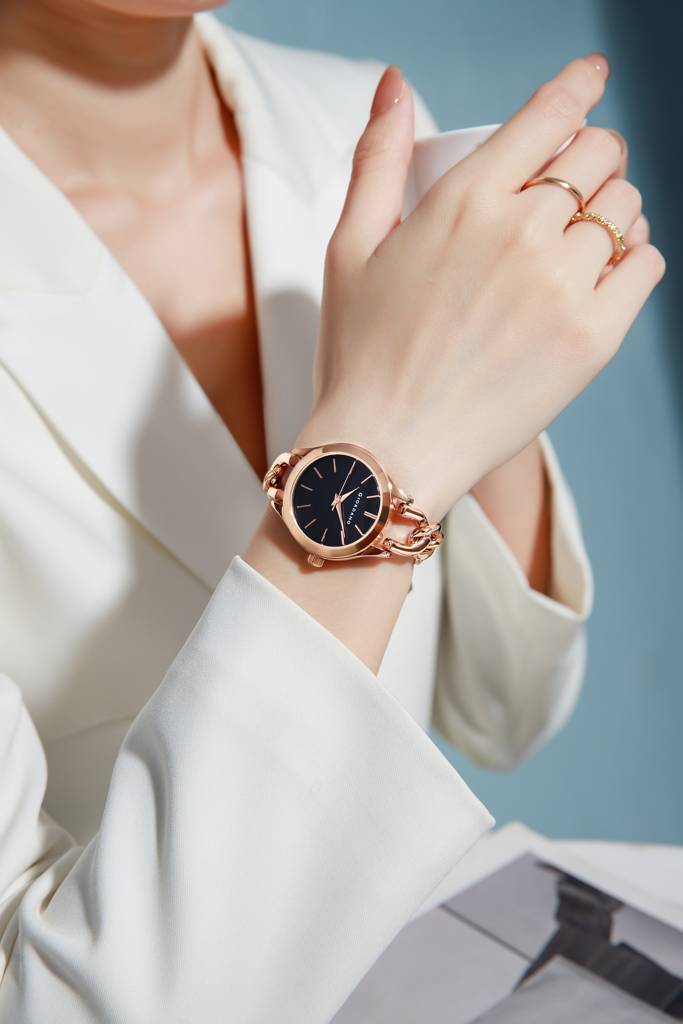 Giordano Modern Analog Watch For Women Â Sleek Dial With Unique Chain-Link Bracelet And Stylish Stainless Stee : GZ-60087-11