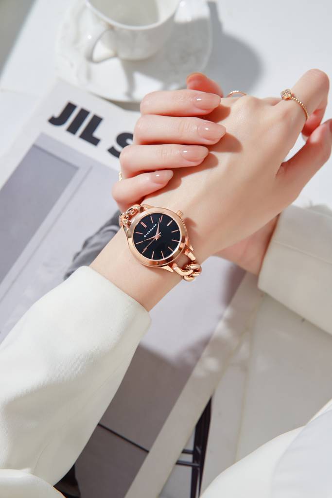 Giordano Modern Analog Watch For Women Â Sleek Dial With Unique Chain-Link Bracelet And Stylish Stainless Stee : GZ-60087-11