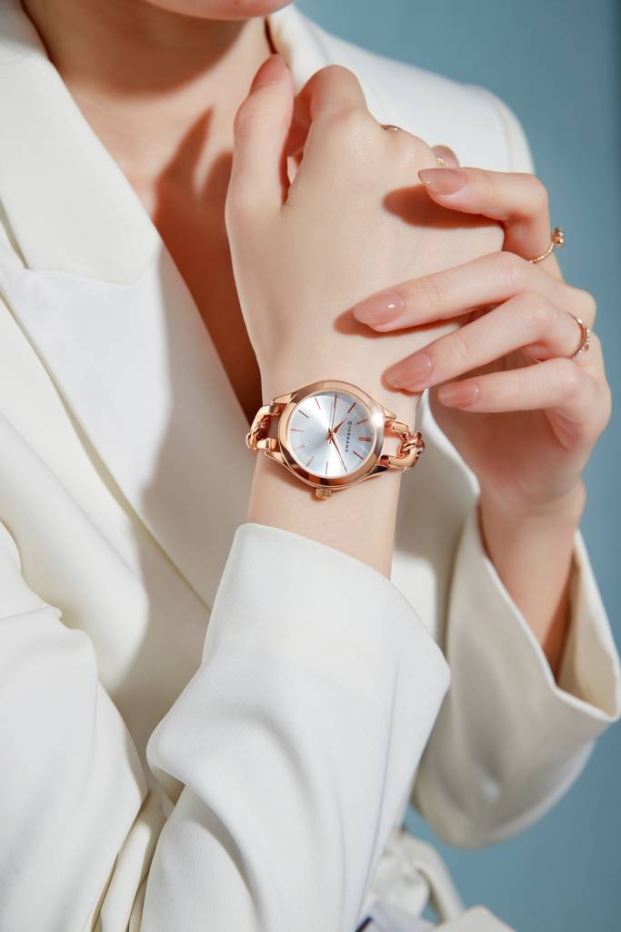 Giordano Modern Analog Watch For Women Â Sleek Dial With Unique Chain-Link Bracelet And Stylish Stainless Stee : GZ-60087-22