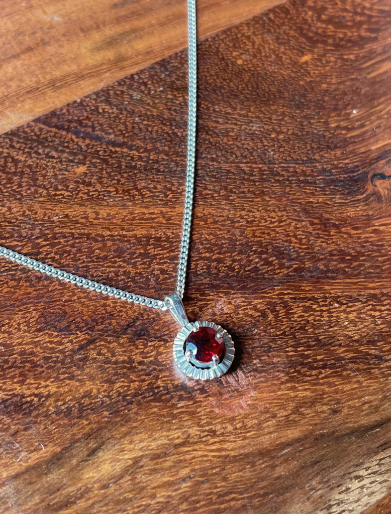 The Healing Pendant - Natural Garnet Pendant : GSP-Gar