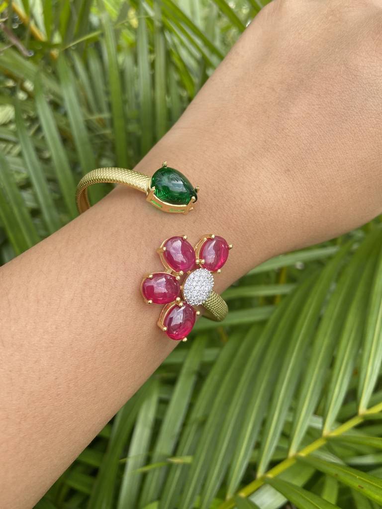 Red Flower And Green Zirconia Bracelet : IB015