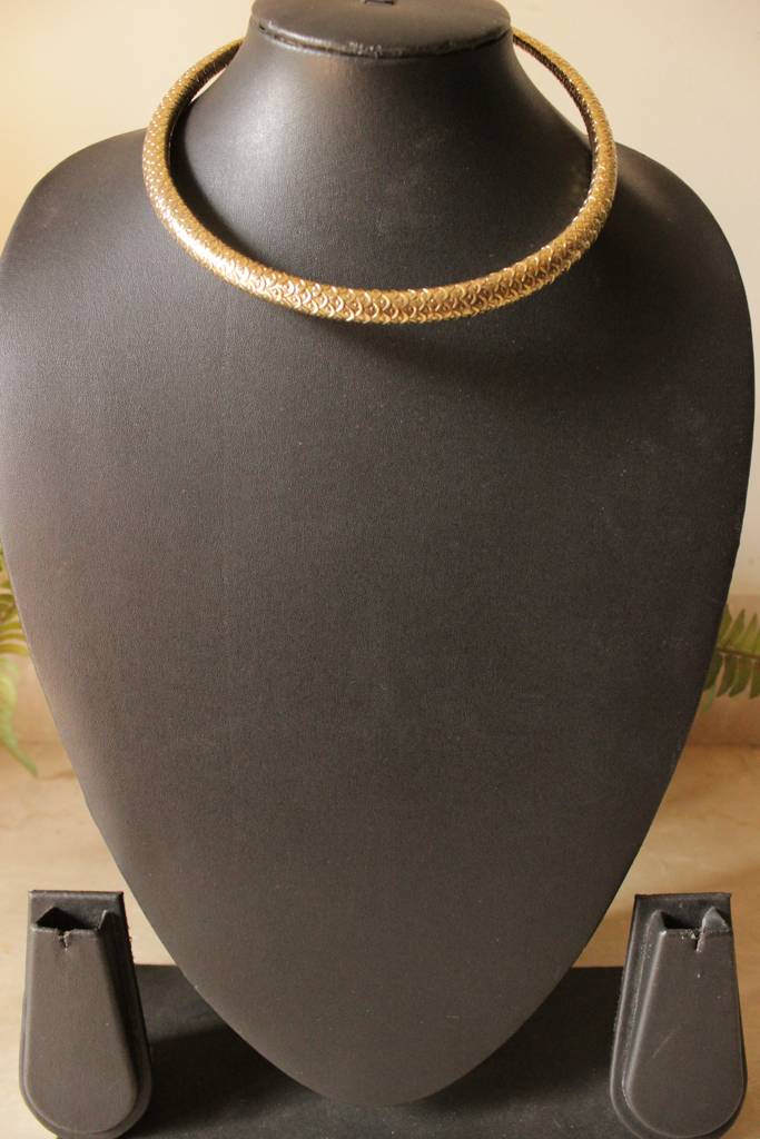 Fish Scale Motifs Matt Gold Finish Hasli Style Brass Choker Necklace : ALT-JEW-RWT-112
