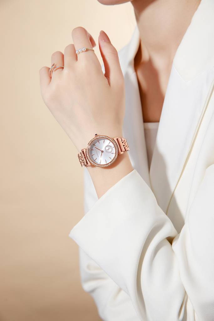Giordano Fashion Watch For Women Â Diamond-Accented Bezel, Stainless Steel Strap, Elegant Round Dial, Quartz M : GZ-60090-22