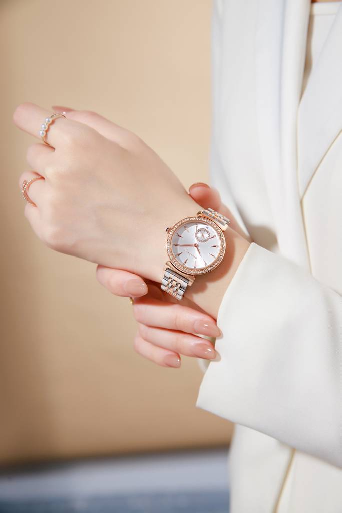 Giordano Fashion Watch For Women Â Diamond-Accented Bezel, Stainless Steel Strap, Elegant Round Dial, Quartz M : GZ-60090-11