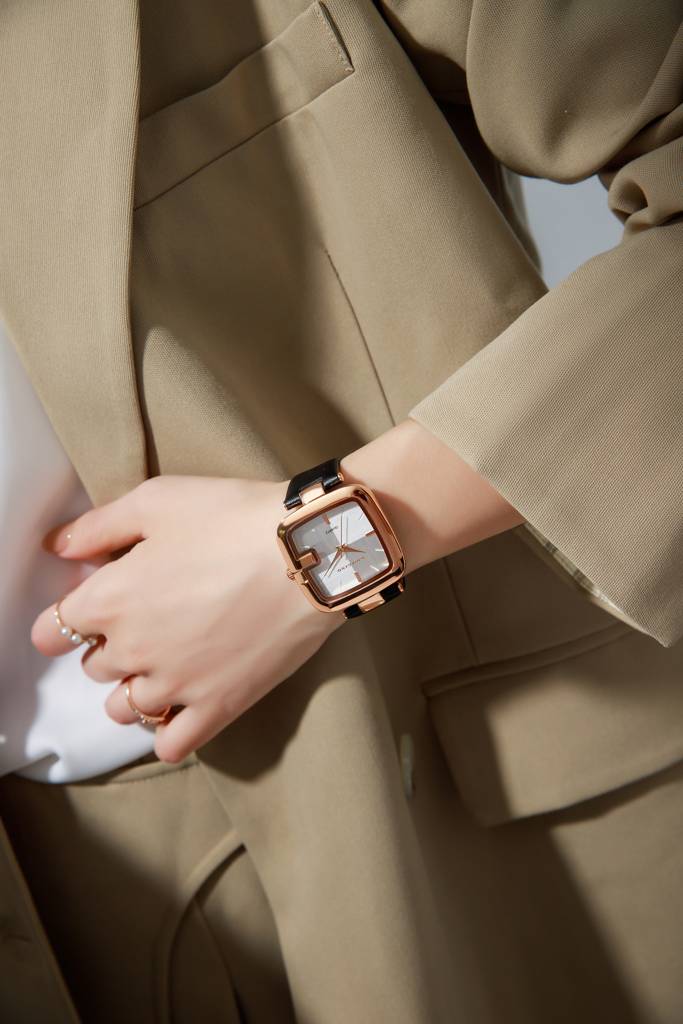 Giordano Square Dial Watch For Women With Leather Strap And Premium Quartz Moevment - Gz-60089 : GZ-60089-01