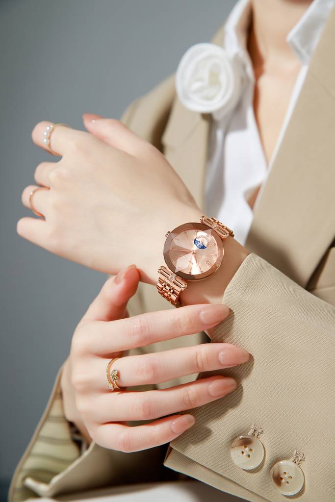 Giordano Premium Watch For Women Â Elegant Round Cut Glass Dial With Stainless Steel Strap & Quartz Movement-G : GZ-60094-22