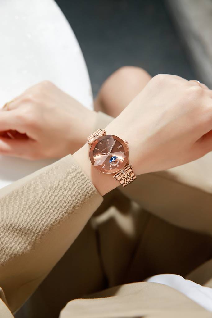 Giordano Premium Watch For Women Â Elegant Round Cut Glass Dial With Stainless Steel Strap & Quartz Movement-G : GZ-60094-11