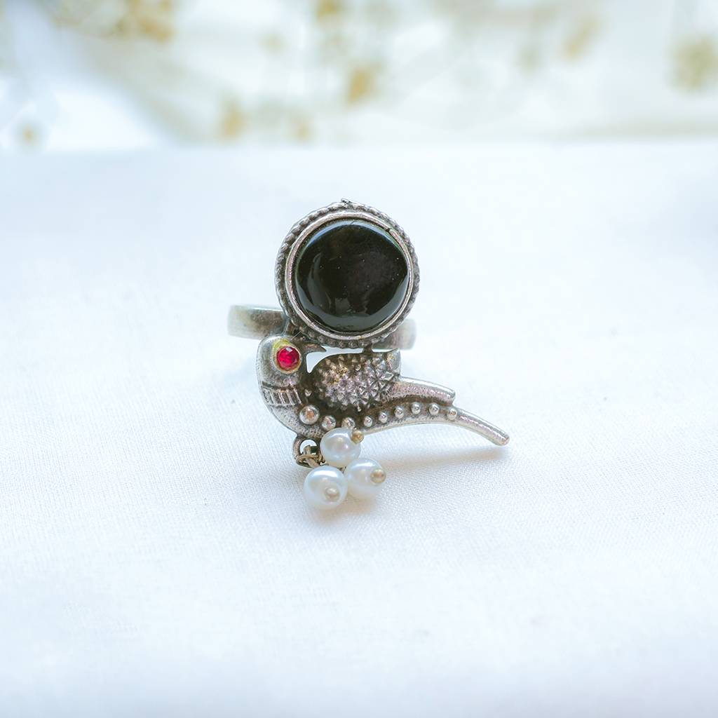 Oxidized Parrot Ring With Black Stone And Pearl Drops : FW-28