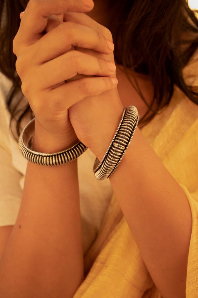 925 Sterling Silver Mizoya Intricate Line Sequence Embossed Kada : SK10001