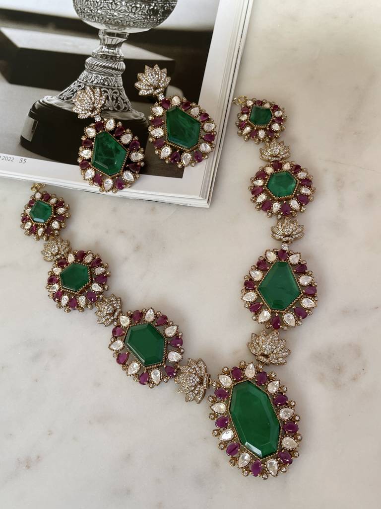 Prisha Emerald Necklace Set : NK251