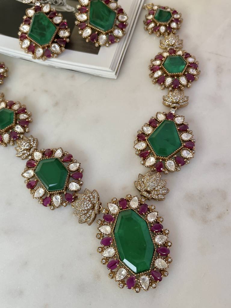 Prisha Emerald Necklace Set : NK251