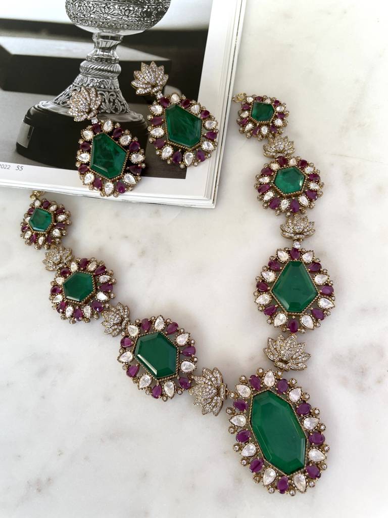 Prisha Emerald Necklace Set : NK251