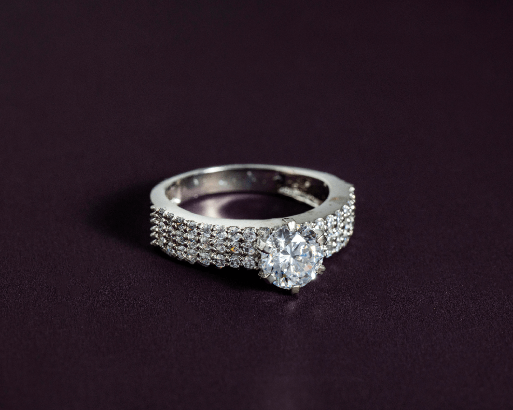Arae Solitaire Ring : AraeSolitaireRing